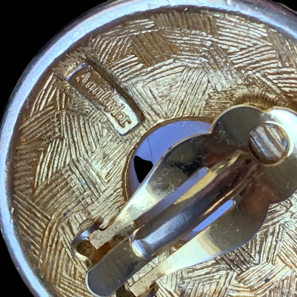 Vintage ANN TAYLOR Black Enamel Gold Plated Faux Pearl Clip On Earrings Jewelry - Picture 4 of 5